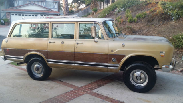 1972 INTERNATIONAL HARVESTER 1210 TRAVEALL 4X4 392 1972 International Harvester TRAVEALL 1210 4X4 1210