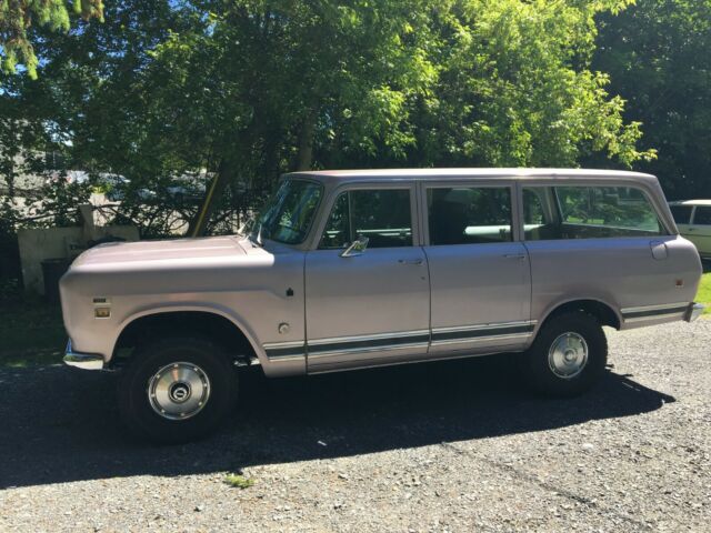 1972 International Harvester Travelall 1110 4WD Custom 1972 International Harvester 1110 chrome