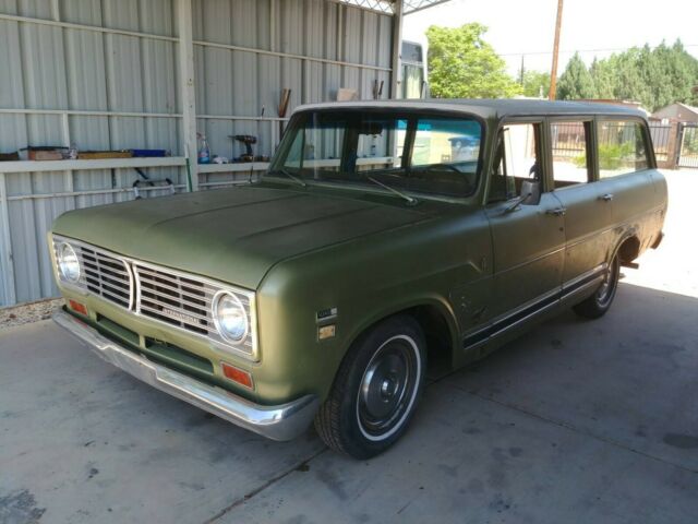 1972 International Travelall 1010. 392 4bbl, automatic, factory air. Running. 1972 International Harvester 1010