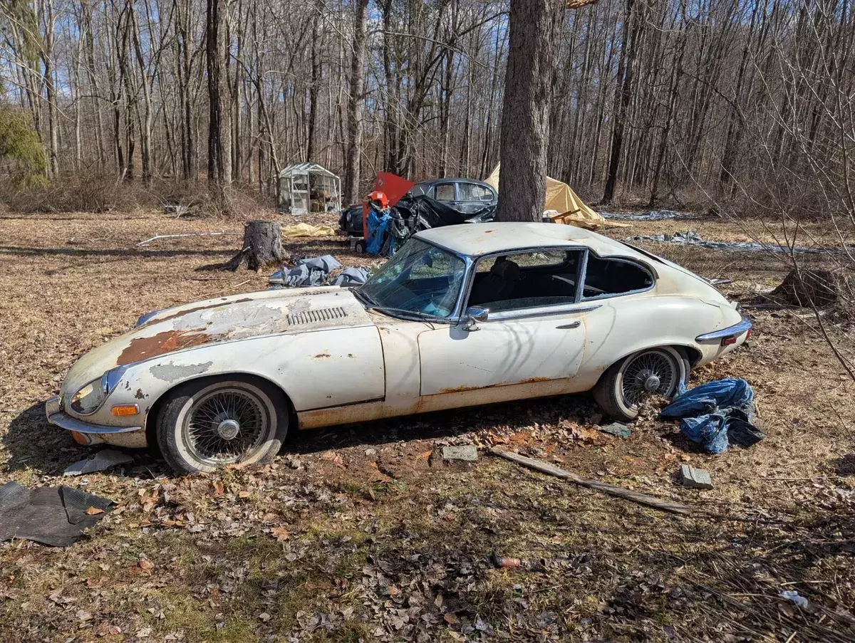 1972 Jaguar E Type V-12 Coupe 1972 Jaguar E-Type roadster