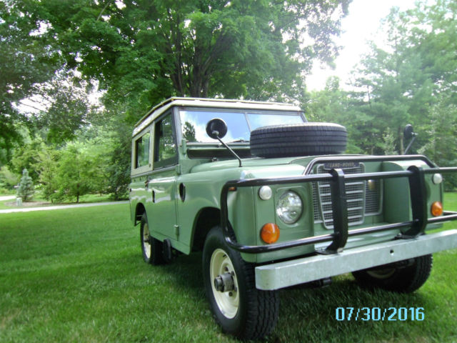 1972 Land Rover Defender Iconic Pastel Green and Limestone - photo 2