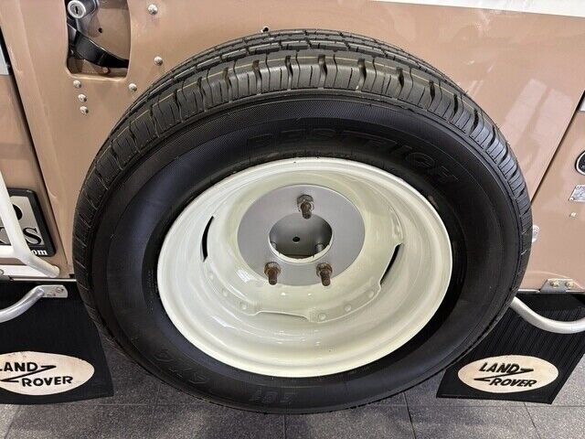 1972 LAND ROVER SERIES 3 HARDTOP DIESEL 4WD - (FRAME-OFF RESTORATION) - photo 10