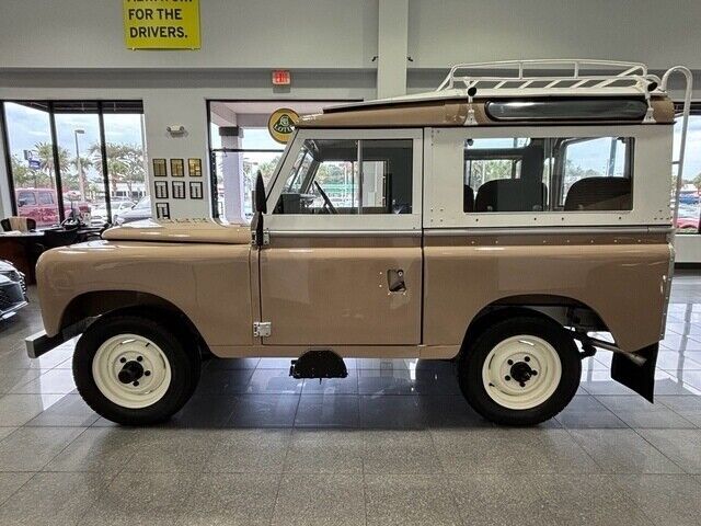 1972 LAND ROVER SERIES 3 HARDTOP DIESEL 4WD - (FRAME-OFF RESTORATION) - photo 2