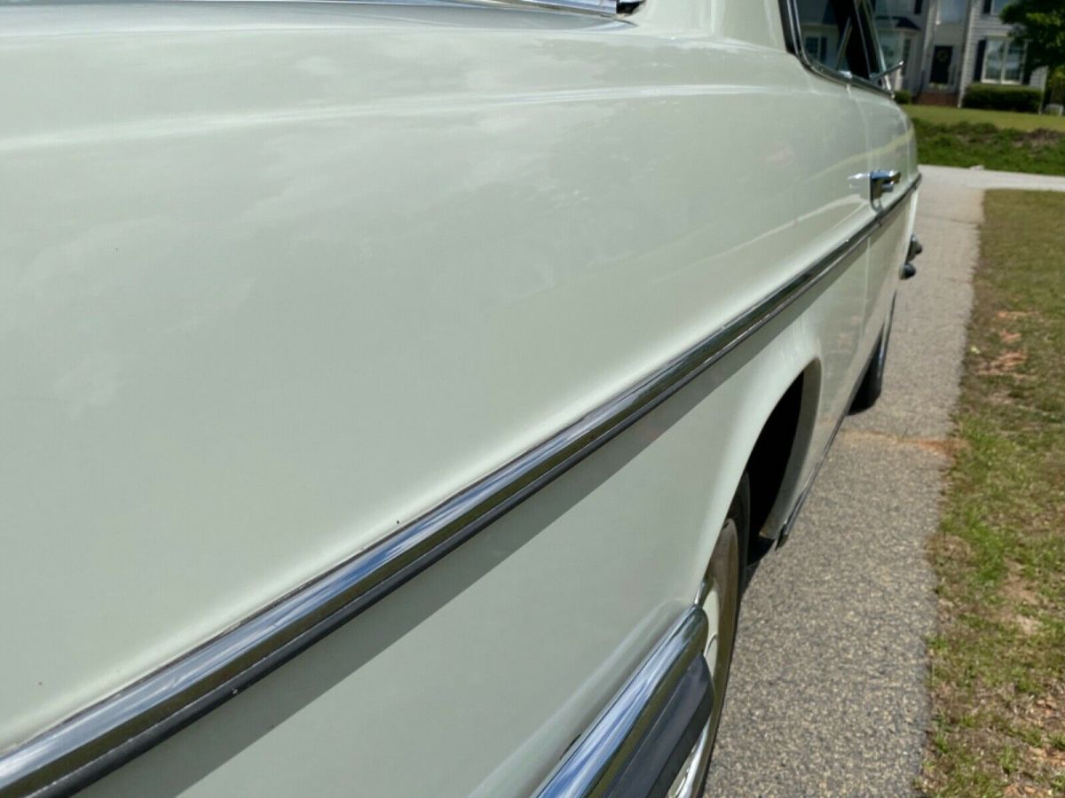 1972 Mercedes-Benz 200-Series - photo 11