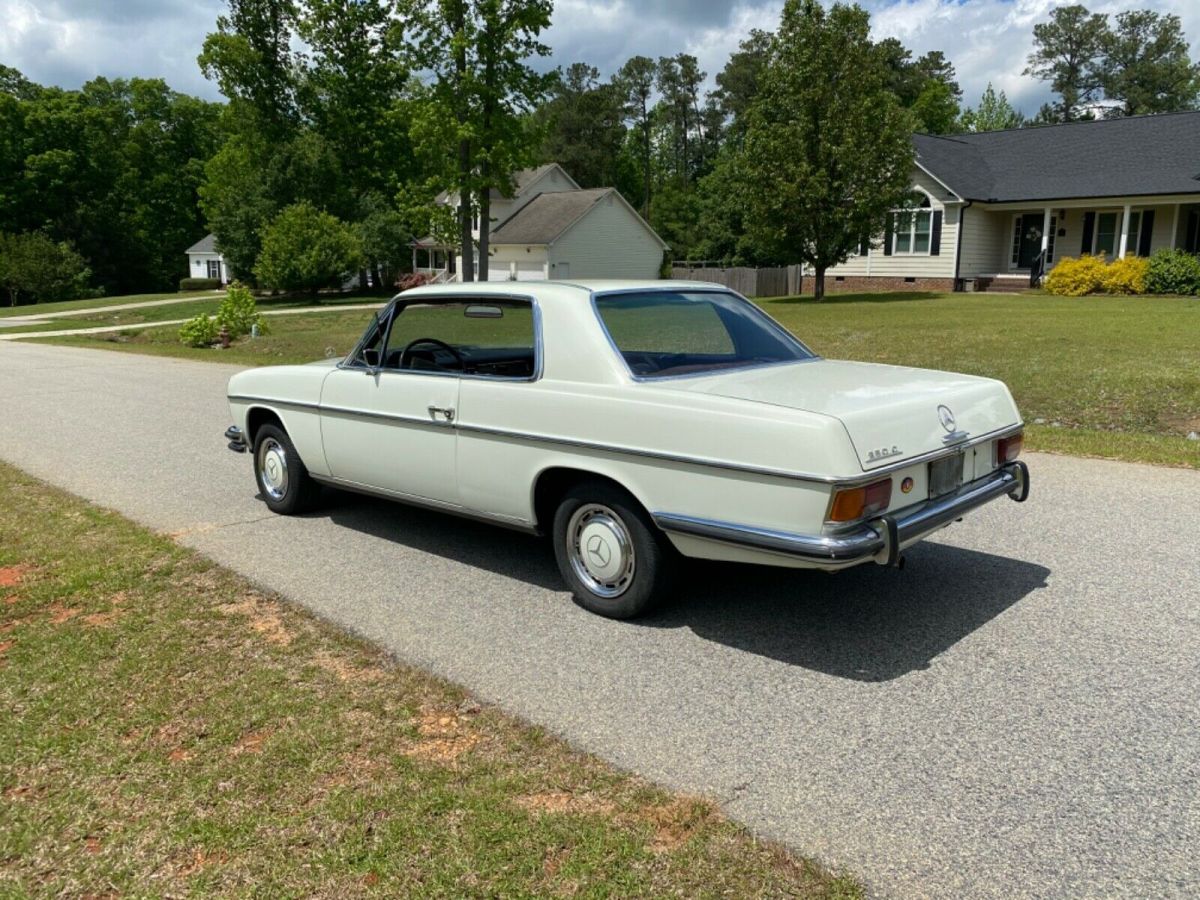1972 Mercedes-Benz 200-Series - photo 2