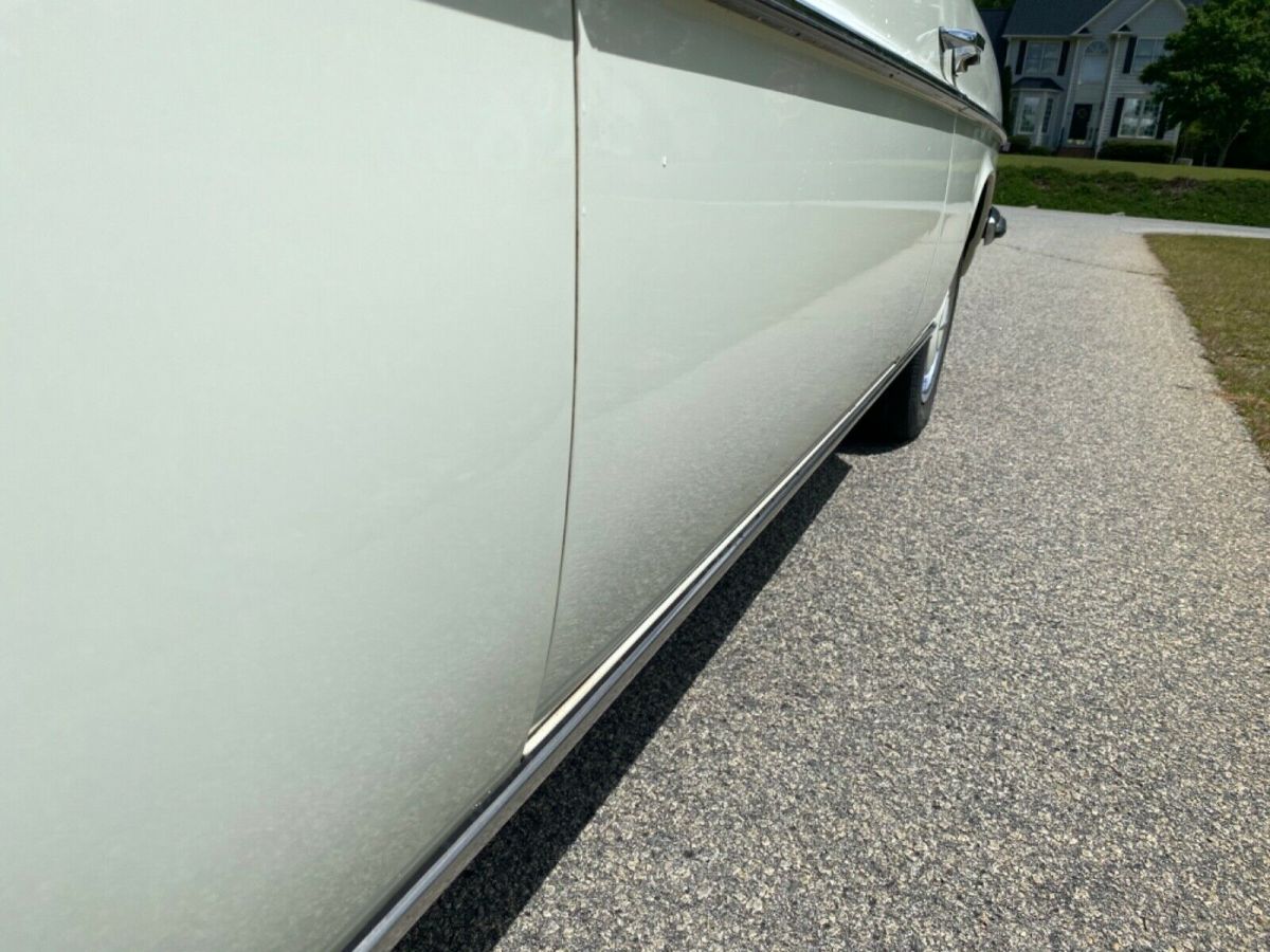 1972 Mercedes-Benz 200-Series - photo 3