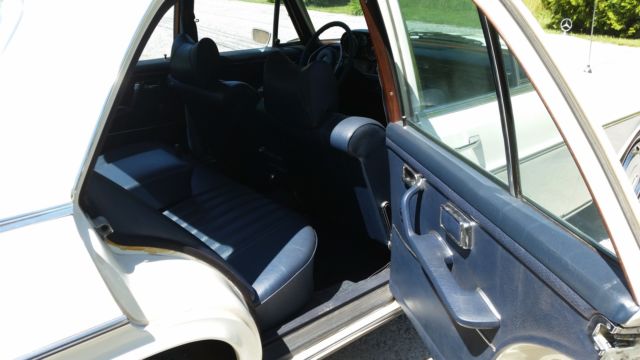 1972 Mercedes-Benz 200-Series - photo 10