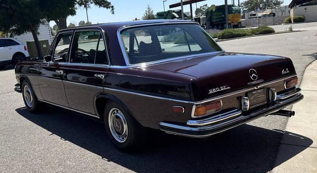 1972 Mercedes 200-Series - photo 2