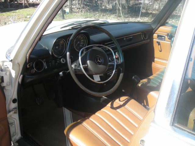 1972 Mercedes-Benz 200-Series - photo 4