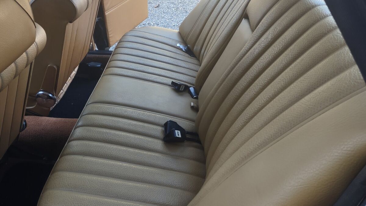 1972 Mercedes-Benz 200-Series - photo 11