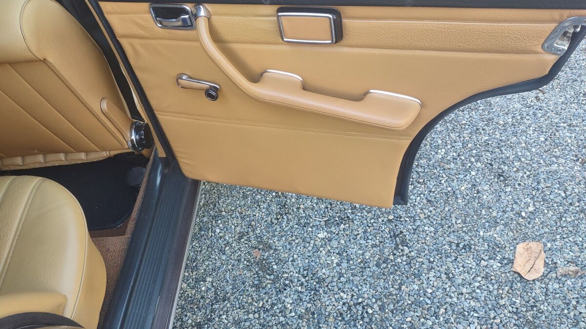 1972 Mercedes-Benz 200-Series - photo 9