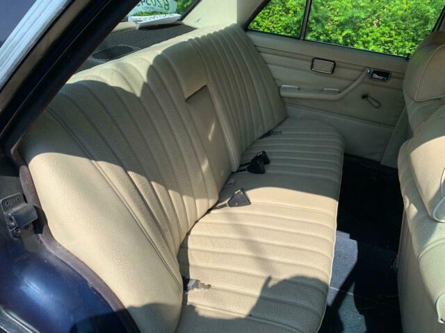 1972 Mercedes-Benz 200-Series - photo 10