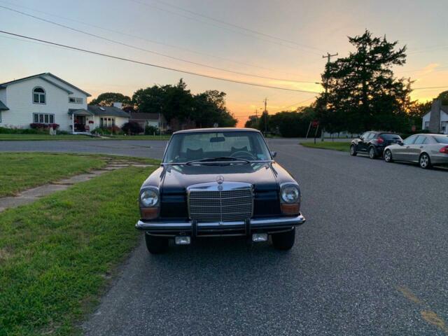1972 Mercedes-Benz 200-Series - photo 3