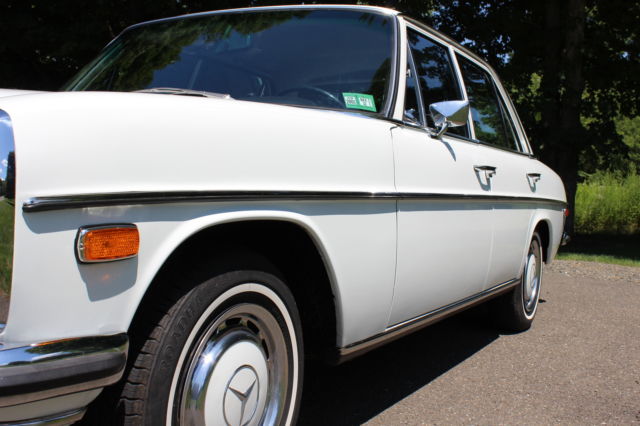 1972 Mercedes-Benz 200-Series 220 D - photo 12