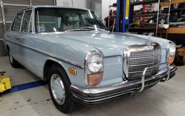 1972 Mercedes Benz 250 Sedan. Dual Carburetors. Body #114 1972 Mercedes-Benz 200-Series