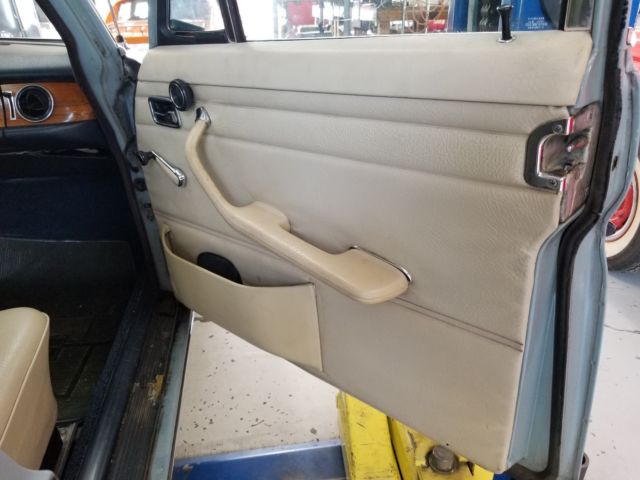 1972 Mercedes-Benz 200-Series - photo 10