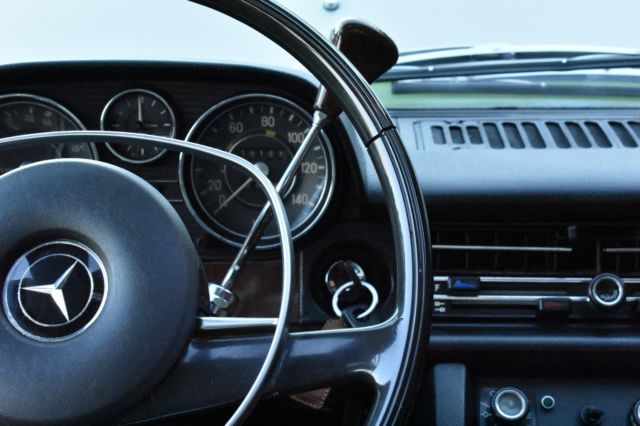 1972 Mercedes-Benz 200-Series Leather - photo 8