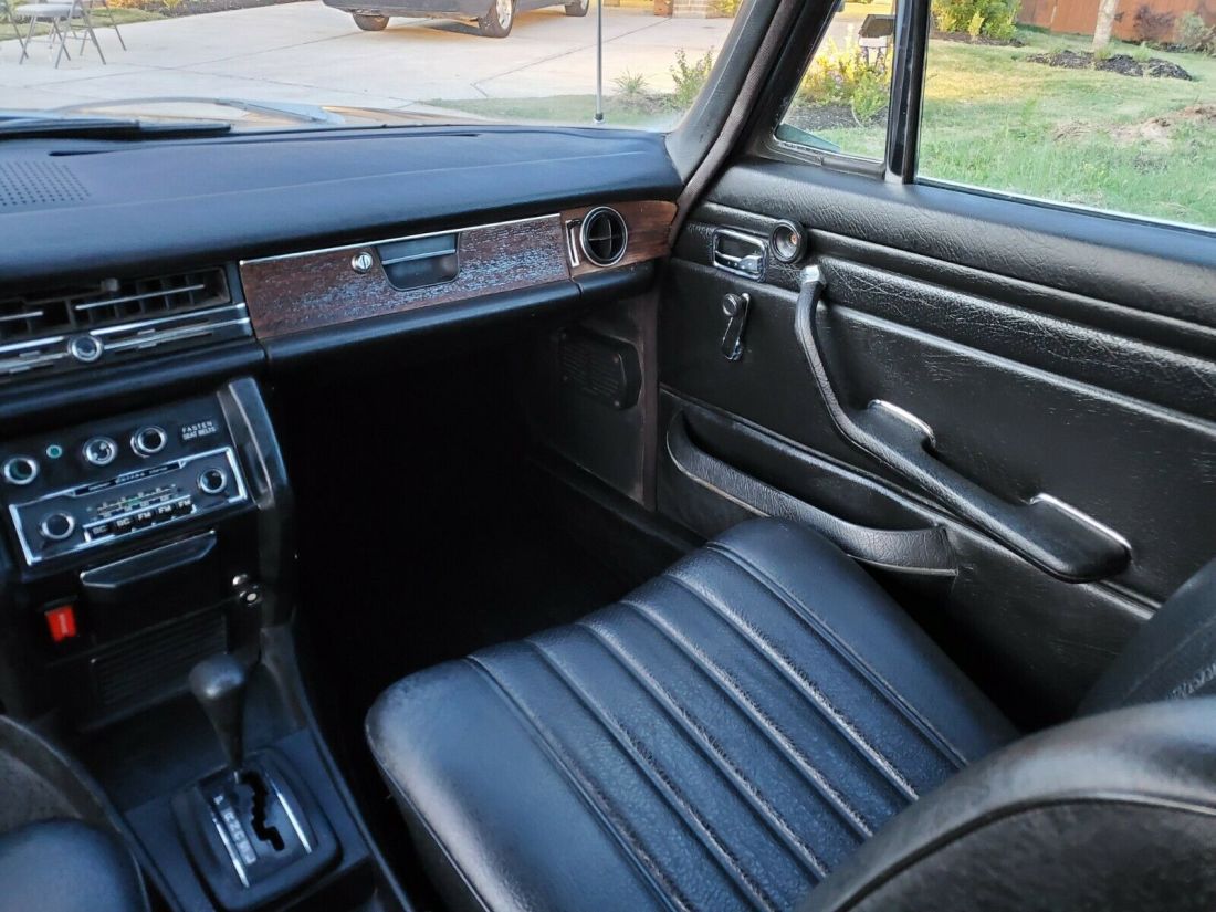 1972 Mercedes-Benz 200-Series - photo 11