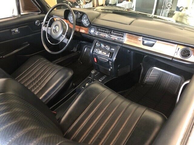1972 Mercedes-Benz 200-Series - photo 10