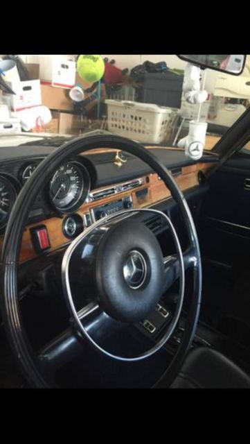 1972 Mercedes-Benz 200-Series - photo 2