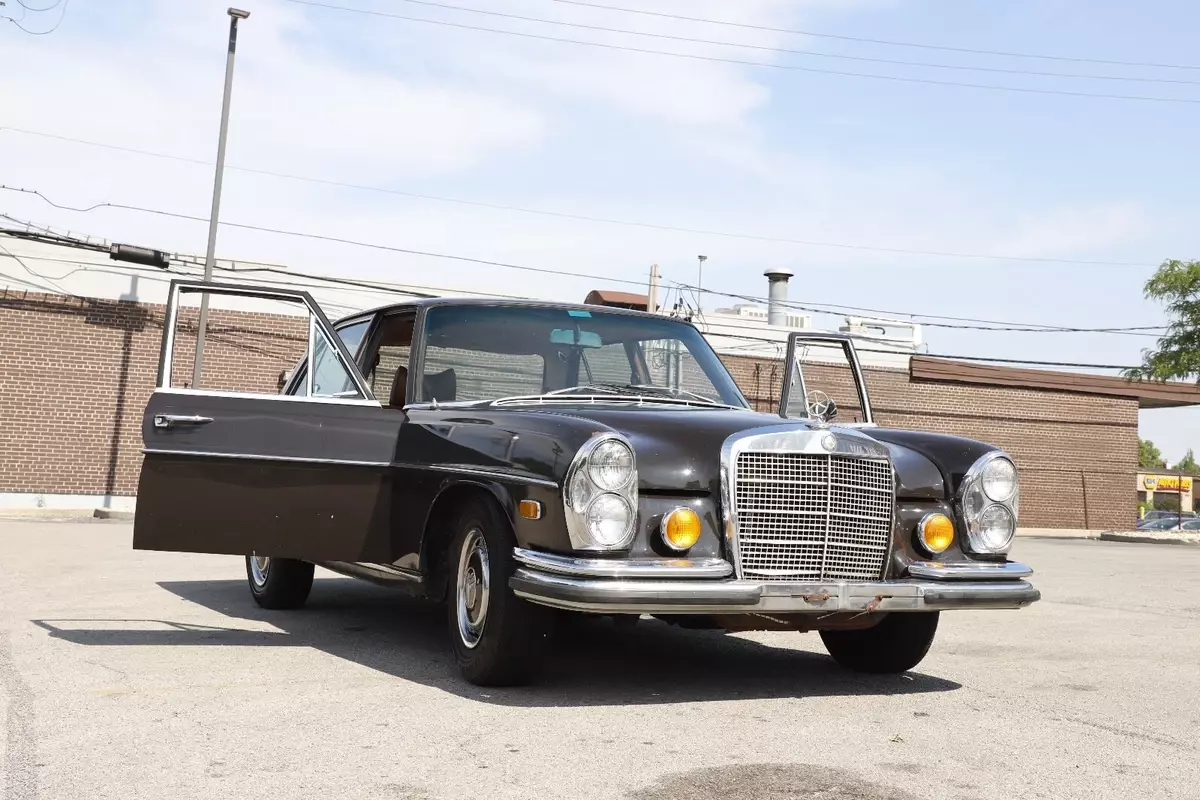 1972 Mercedes-Benz 280 SE 4.5 – Classic V8, A/C, Restored Hardtop, Clean Interio 1972 Mercedes-Benz V-8