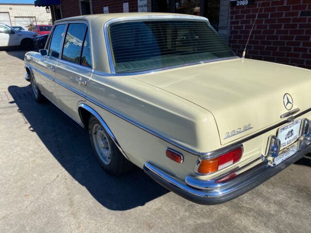 1972 Mercedes-Benz 280 SE Automatic Sedan Brown RWD Automatic 1972 Mercedes-Benz 280 SE 4.5 Automatic 1972. S Body 280 SE 4.5