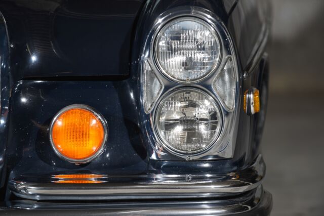 1972 Mercedes-Benz 200-Series -- - photo 6