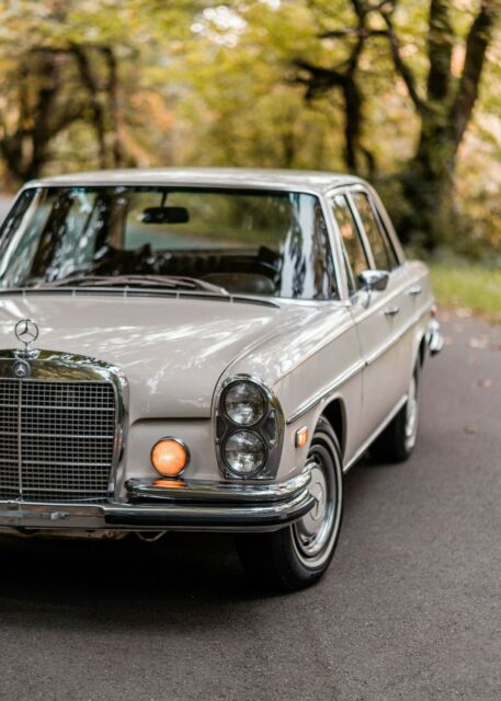 1972 Mercedes-Benz 200-Series 4.5 - photo 3