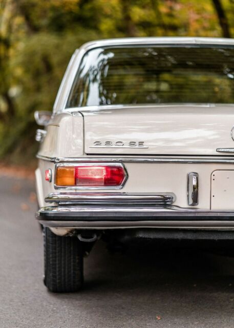 1972 Mercedes-Benz 200-Series 4.5 - photo 4