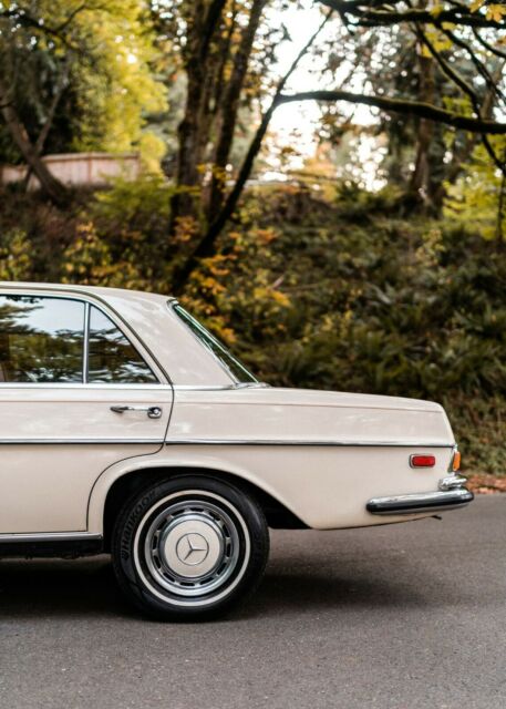 1972 Mercedes-Benz 200-Series 4.5 - photo 6