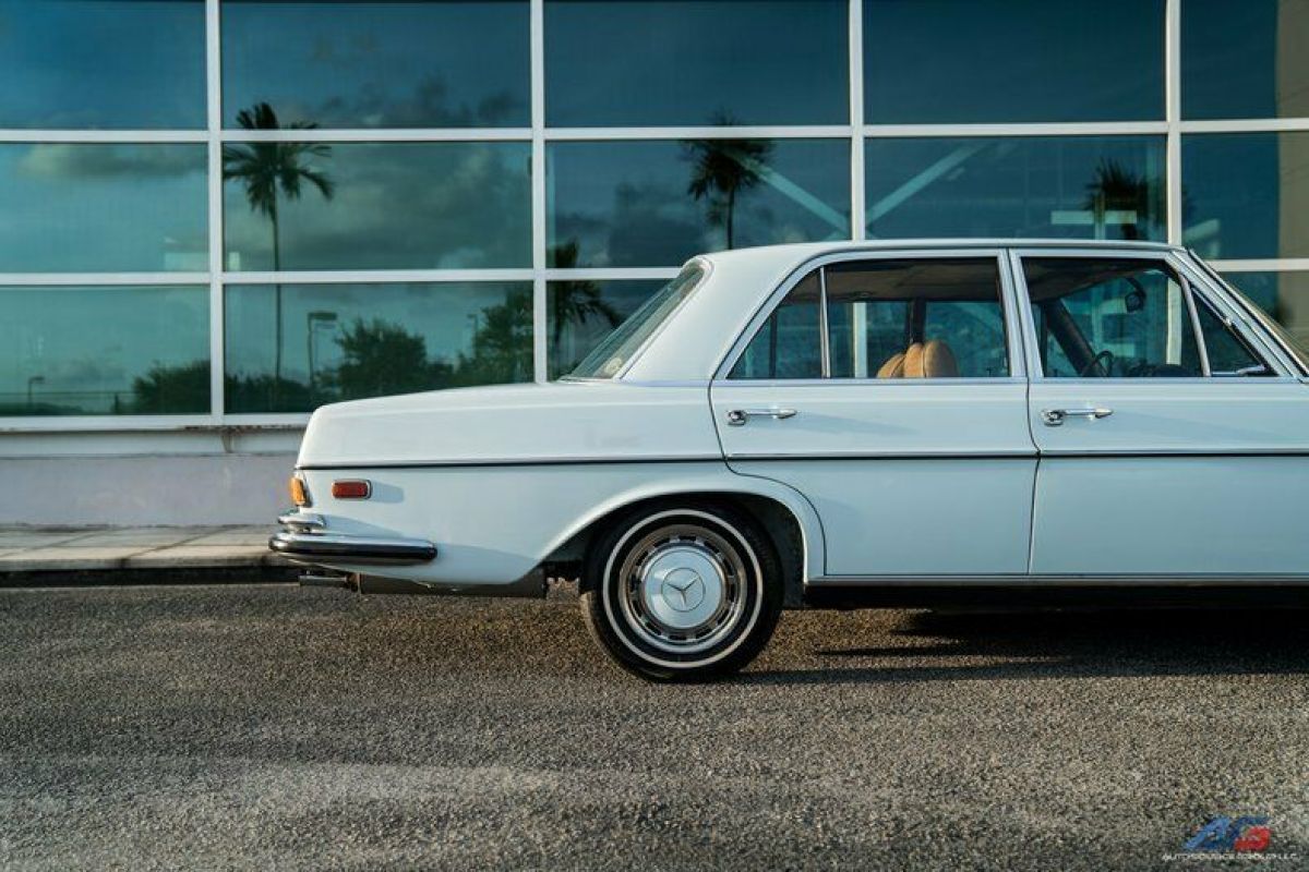 1972 Mercedes-Benz 200-Series - photo 5