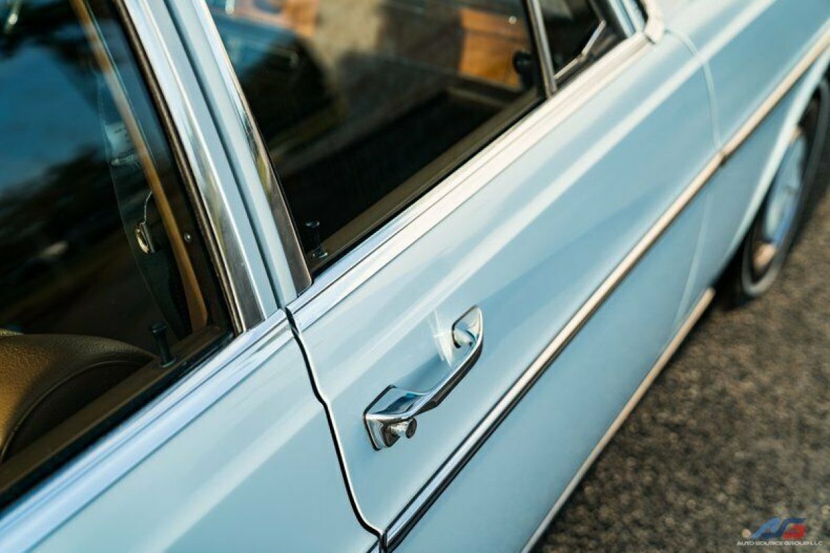 1972 Mercedes-Benz 200-Series - photo 9
