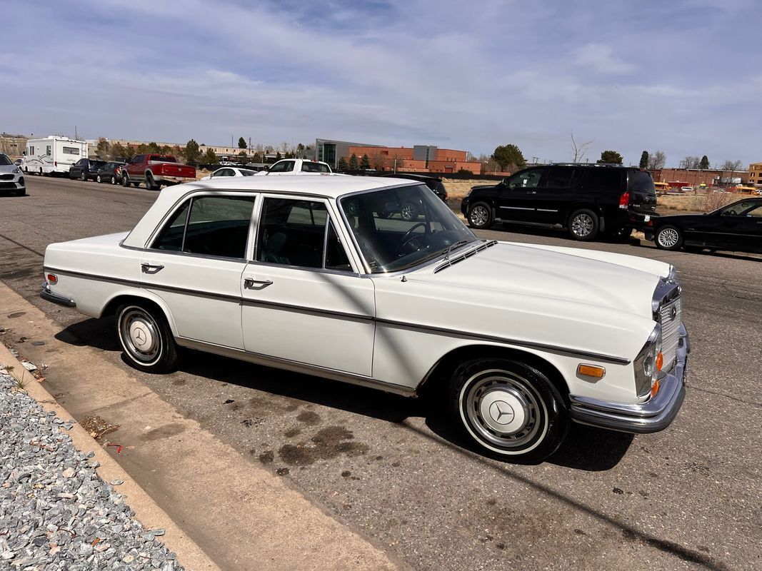 1972 Mercedes-Benz 200-Series Sedan ONE OWNER - photo 3