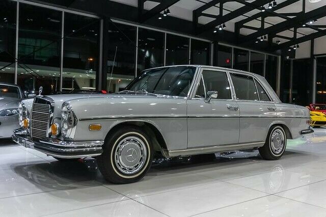 1972 Mercedes-Benz 200-Series Sedan *W108* - photo 10