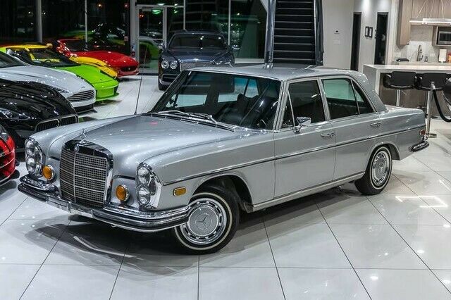 1972 Mercedes-Benz 200-Series Sedan *W108* - photo 2