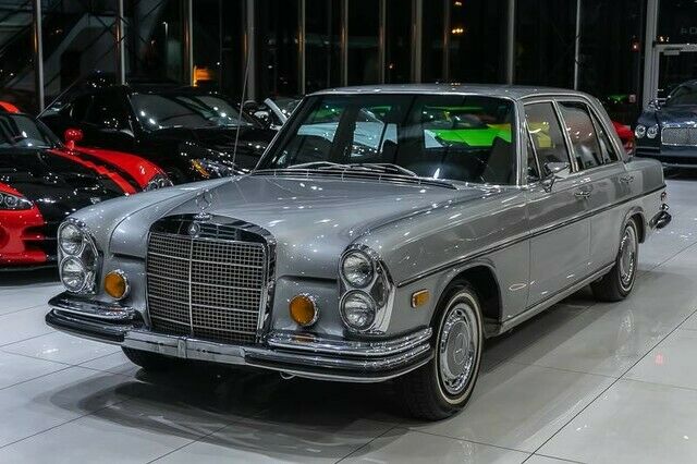1972 Mercedes-Benz 200-Series Sedan *W108* - photo 9