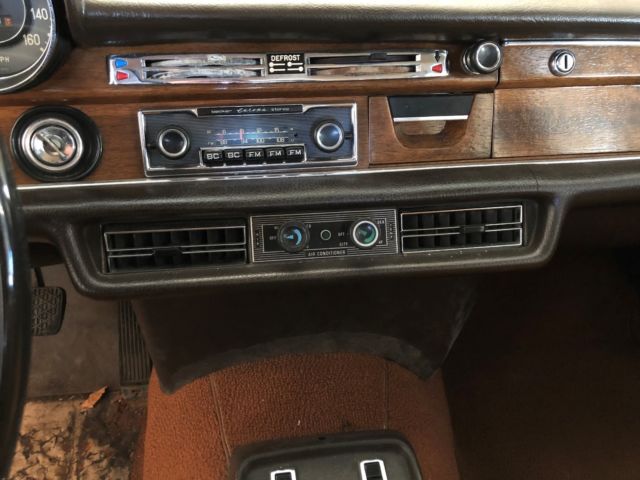 1972 Mercedes-Benz 200-Series - photo 11