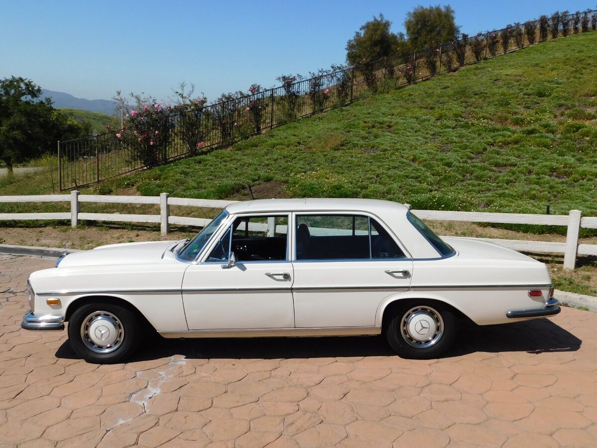 1972 Mercedes-Benz 200-Series - photo 12
