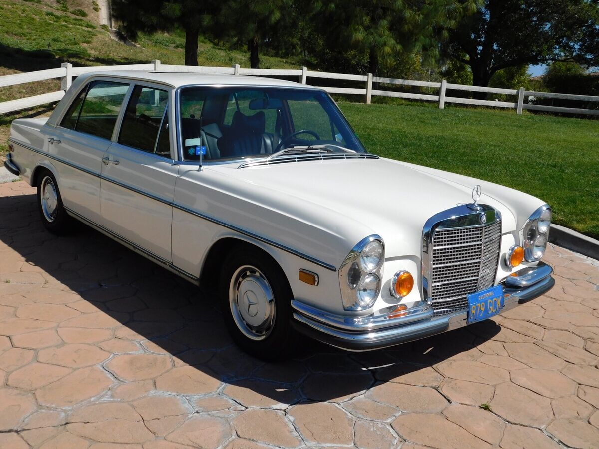 1972 Mercedes-Benz 200-Series - photo 2