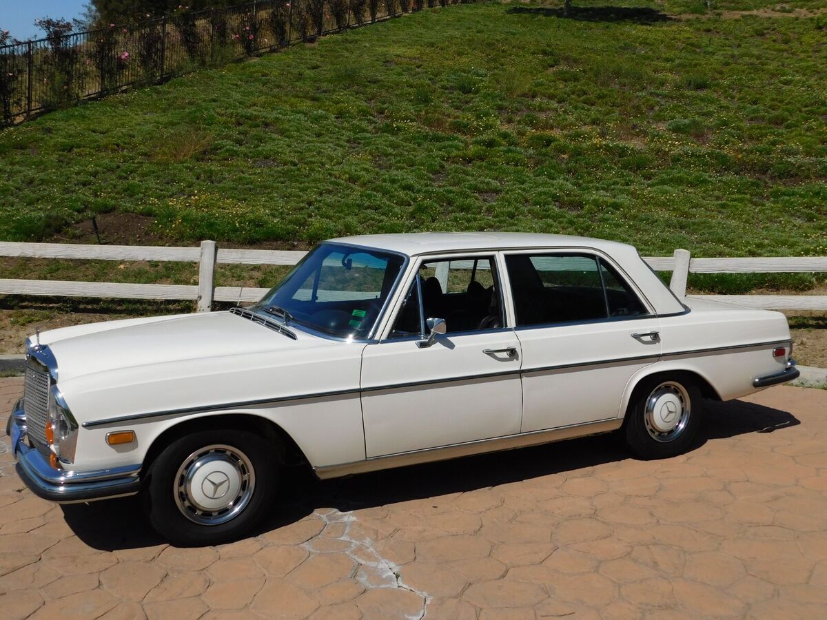 1972 Mercedes-Benz 200-Series - photo 3