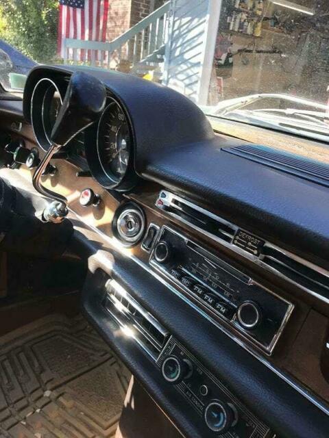 1972 Mercedes-Benz 200-Series CLEAN TITLE / 62,000 Miles - photo 6
