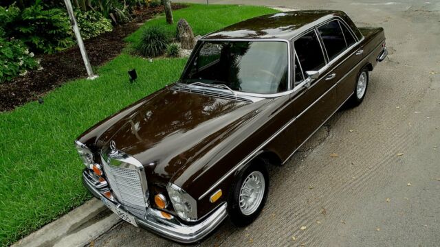 1972 Mercedes-Benz 200-Series LEATHER - photo 2
