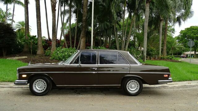 1972 Mercedes-Benz 200-Series LEATHER - photo 3
