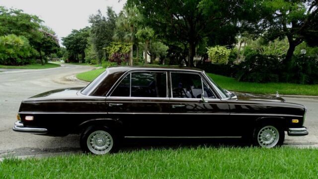 1972 Mercedes-Benz 200-Series LEATHER - photo 4