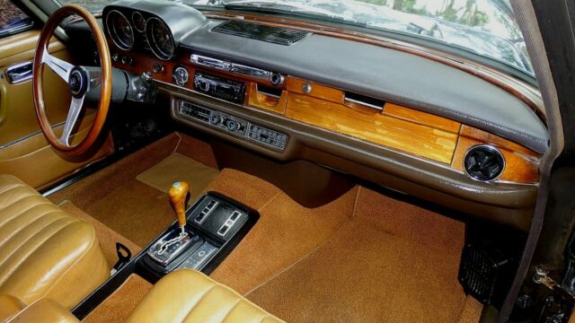 1972 Mercedes-Benz 200-Series LEATHER - photo 9