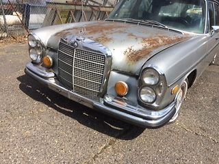 1972 Mercedes Benz 4 door 1972 Mercedes-Benz 200-Series