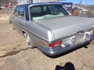 1972 Mercedes-Benz 200-Series - photo 3