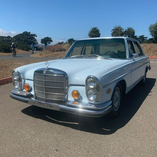 1972 Mercedes Benz W108 280SE 4.5L 1972 Mercedes-Benz 200-Series 280SE