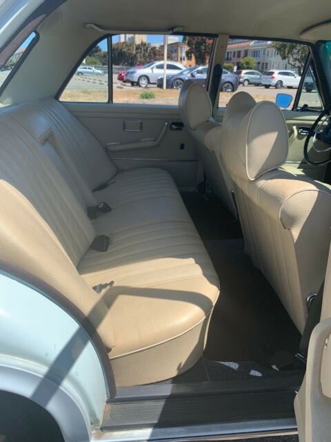 1972 Mercedes-Benz 200-Series 280SE - photo 11