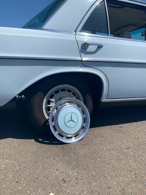 1972 Mercedes-Benz 200-Series 280SE - photo 12